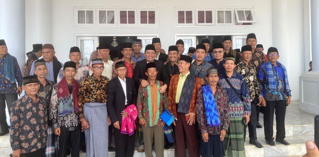 Bupati Erwin Janjikan Perda Pakaian Adat Seluma Saat Halal Bihalal Bersama Tokoh Adat
