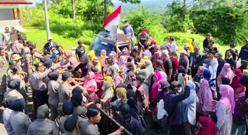 Tuntutan Warga Dusun Baru Temui Jalan Buntu, Bupati Seluma Tunda Pemberhentian Kades