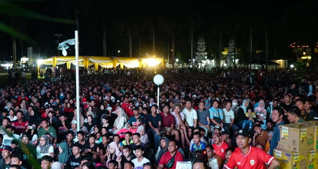 Padati Balai Raya Semarak, Ribuan Warga Bengkulu Nobar Timnas Indonesia U-23
