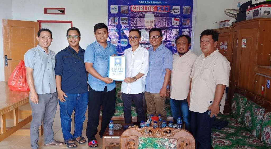 Serius Nyalon Bupati Seluma, Teddy Rahman Ambil Formulir PDIP dan PAN