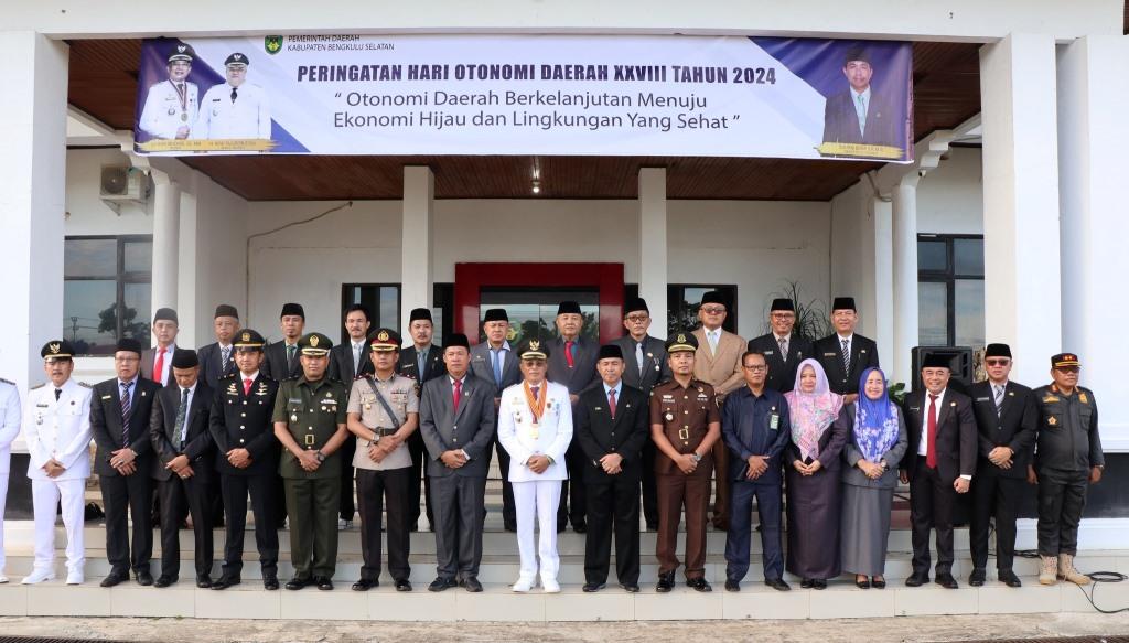 Bupati Gusnan Mulyadi Pimpin Upacara Hari OTDA Ke XXVIII 2024