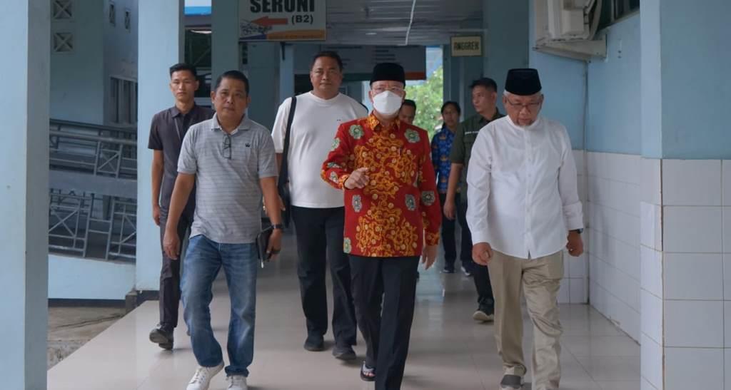 Gubernur Rohidin Kunjungi RSUD M.Yunus Besuk Guru Alami Kecelakaan Saat Bertugas
