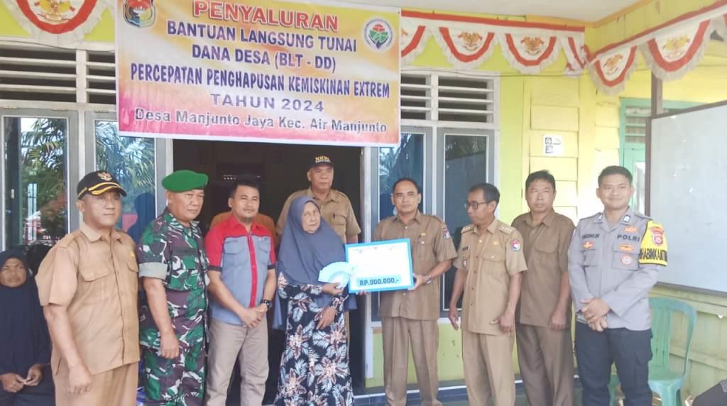 Pemerintah Desa Manjuto Jaya Salurkan BLT Dana Desa Tahap I
