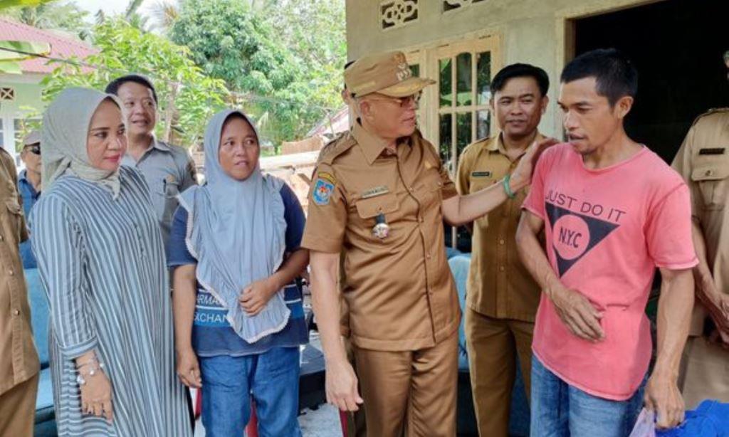 Bupati Gusnan Mulyadi Sambangi Korban Kebakaran di Desa Padang Nibung