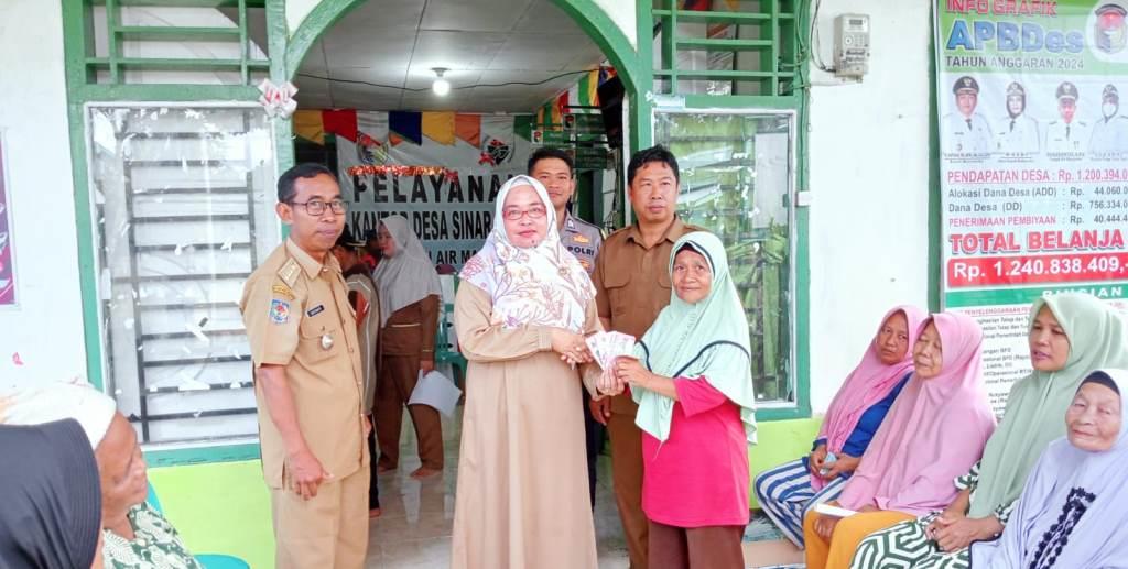 Pemerintah Desa Sinar Jaya Sukses Bagikan BLT Tahap I