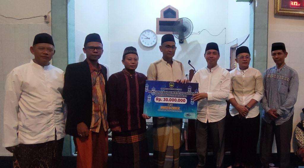Safari Ramadhan ke Masjid Jamik Desa Pasar Pino, Sekda Sukarni Pesankan Ini