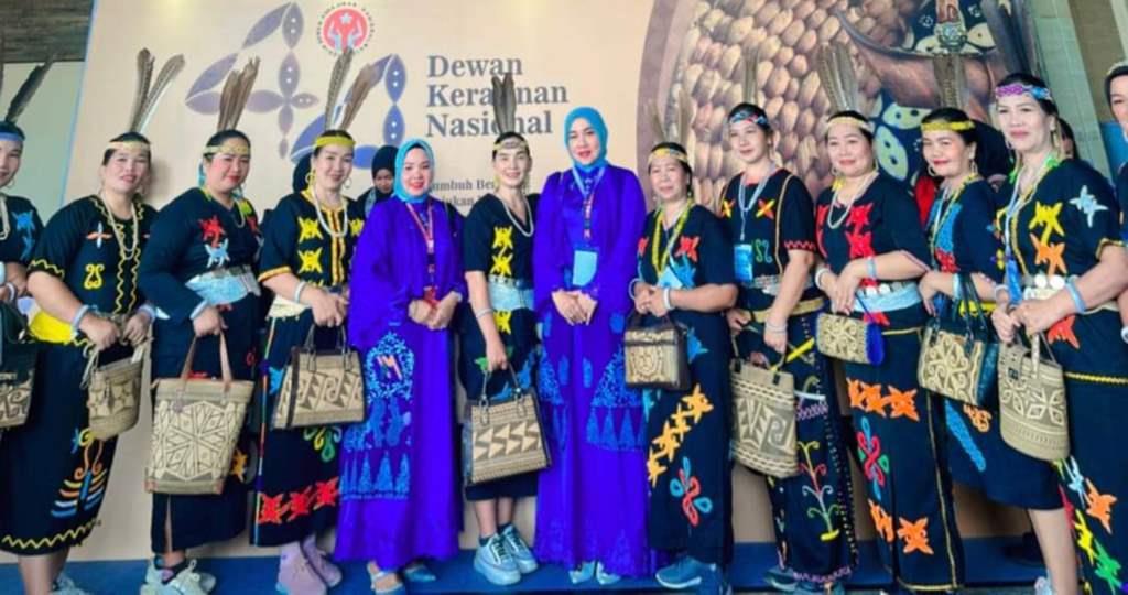 Ketua TP PKK Bangga Lebong Pamerkan Produk Unggulan di HUT Ke-44 Dekranas