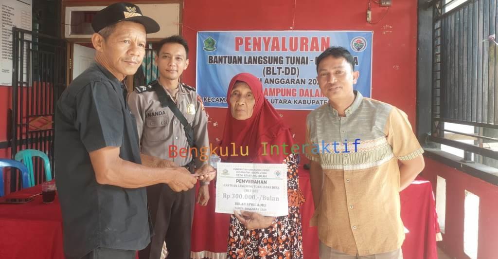 Pemdes Kampung Dalam Bagikan BLT April-Mei