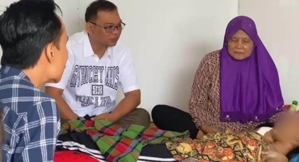 Teddy Rahman Kunjungi Remaja Seluma yang Idap Tumor Ganas