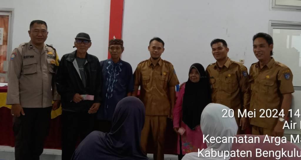 Pemdes Karang Anyar II Bengkulu Utara Bagikan Program BLT