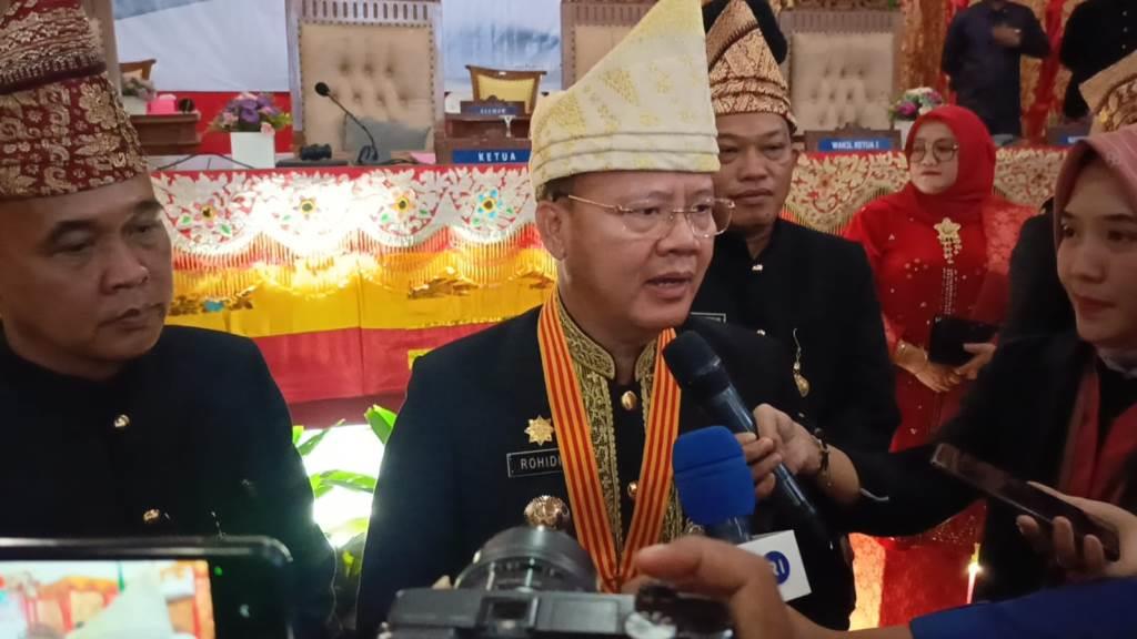 Gubernur Rohidin Hadiri Rapat Paripurna Istimewa HUT ke-21 Kabupaten Seluma