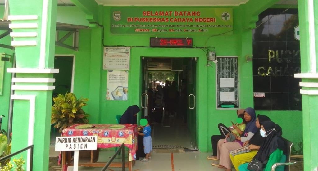 Pegawai Puskesmas Sibuk Main HP: Pasien Anak Demam Tinggi Terbengkalai, Disuruh Datang Besok