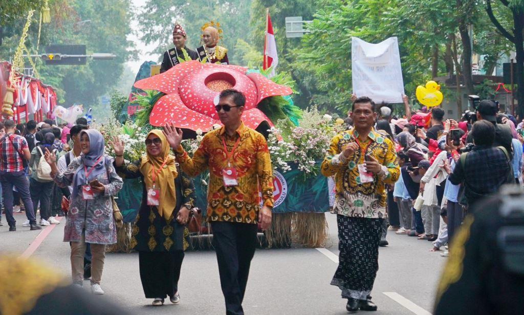 Ikut Pawai Dekranas di Solo, Bengkulu Kenalkan Bunga Rafflesia