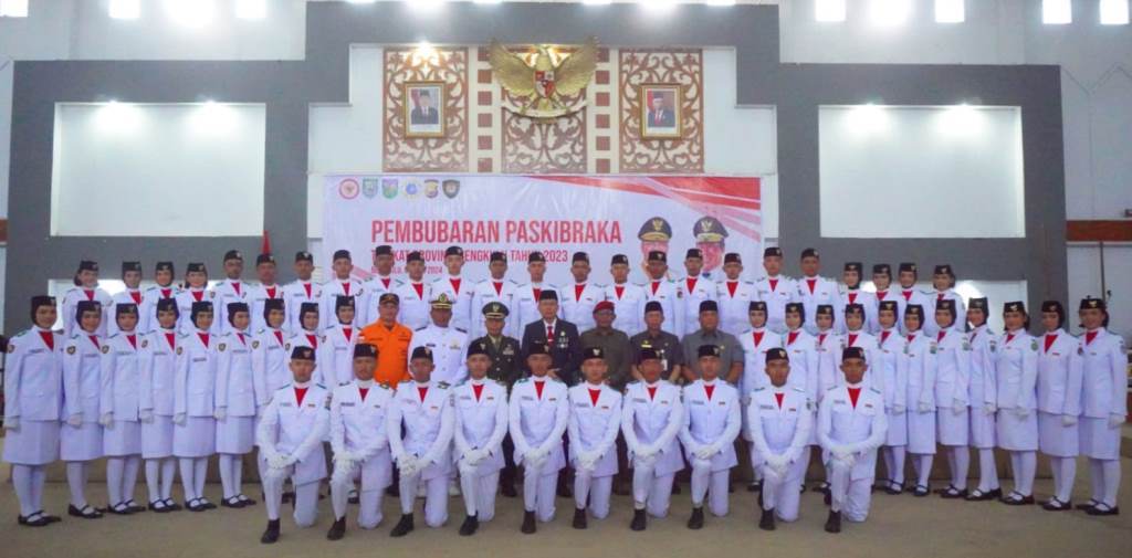 Sekda Isnan Pimpin Pembubaran 54 Paskibraka Bengkulu 2023