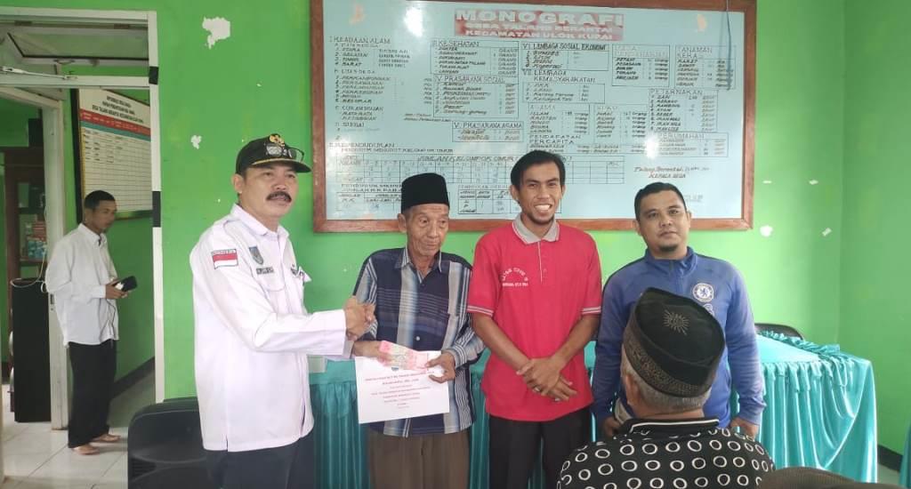 Pemdes Talang Berantai Bagikan BLT 3 Bulan Sekaligus