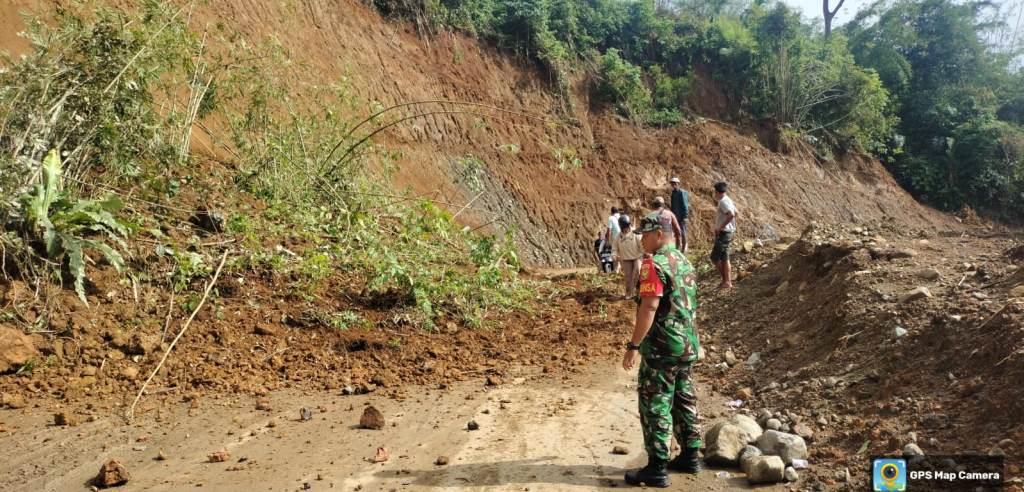 Jalan Lintas Rejang Lebong-Lebong di Desa Talang Ratau Kembali Longsor