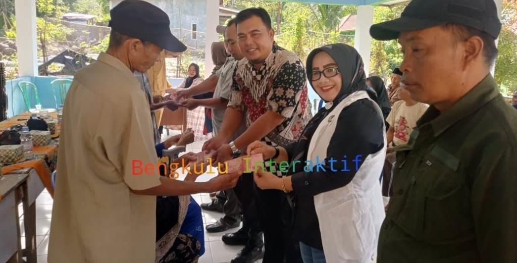 Pemdes Embong, Uram Jaya Bagikan BLT Rp600 Ribu untuk 46 KPM