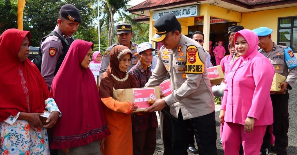 Sambut Hari Bhayangkara Ke-78, Polres Lebong Salurkan Bansos