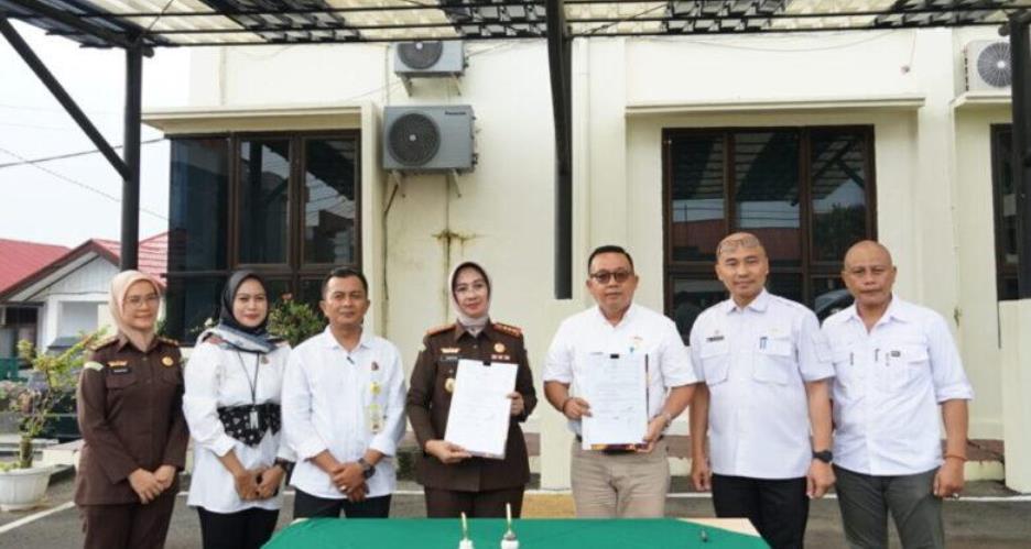 Kepala BPKAD Kota Bengkulu Dampingi Pj Sekda Serah Terima Aset di Kejari