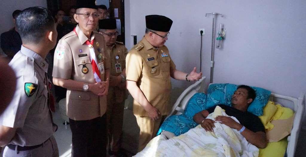 Ini Pesan Gubernur Rohidin Usai Membesuk Korban Penembakan di PT Agricinal