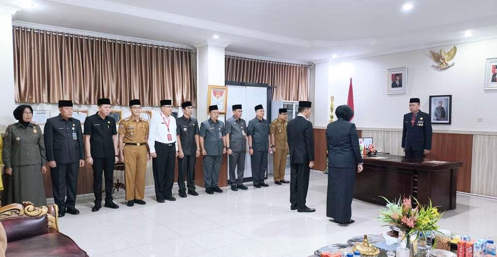 Sekda Isnan Lantik Dua Pejabat Baru Duduki Posisi Strategis