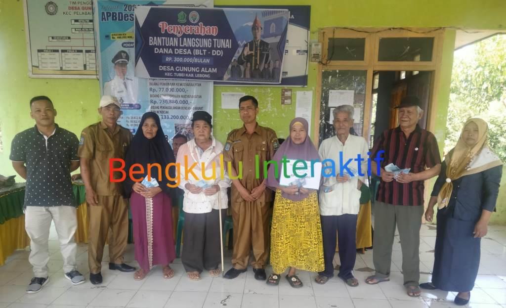 Pemdes Gunung Alam Bagikan BLT Sebesar Rp900 Ribu Kepada 37 KPM