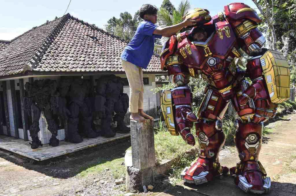 Industri Kostum Robot Hollywood dari Indonesia