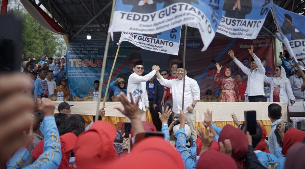 Lautan Manusia Hadiri Pesta Rakyat Teddy-Gustianto