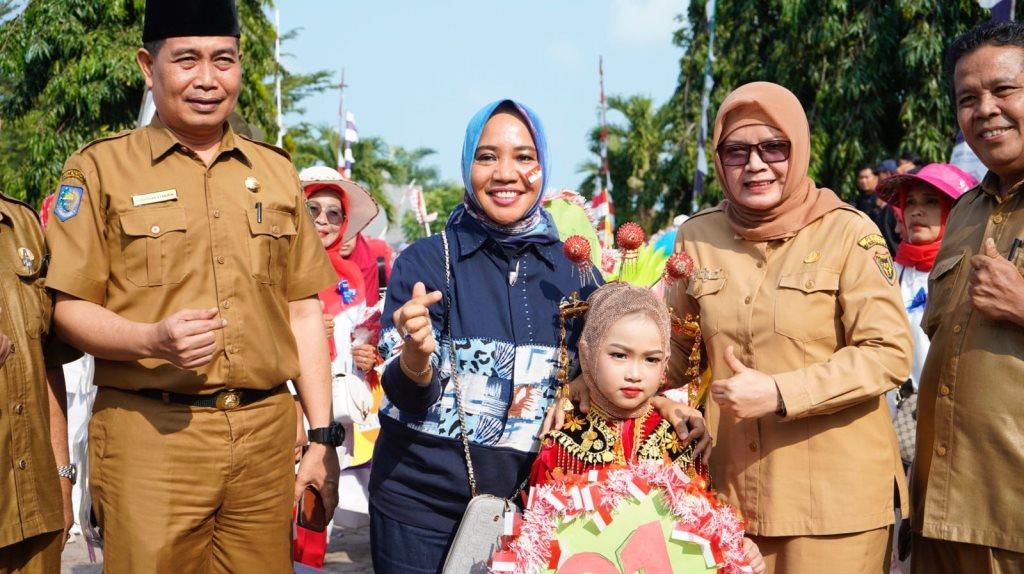 Bunda PAUD Bengkulu Selatan Lepas Ratusan Anak TK dan PAUD dalam Pawai HUT ke-79 RI