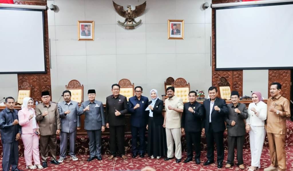Pemprov dan DPRD Tandatangani Kesepakatan Bersama KUA-PPAS APBD 2025
