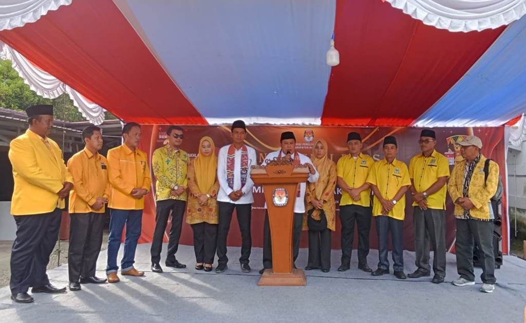 Paslon Bupati Mukomuko Huda-Rahmadi Resmi Daftarkan Diri ke KPU