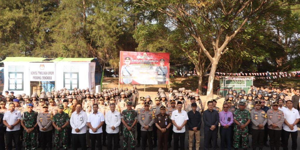 Kapolda Pimpin Simulasi Sispamkota Wujudkan Pemilu Damai di Bengkulu