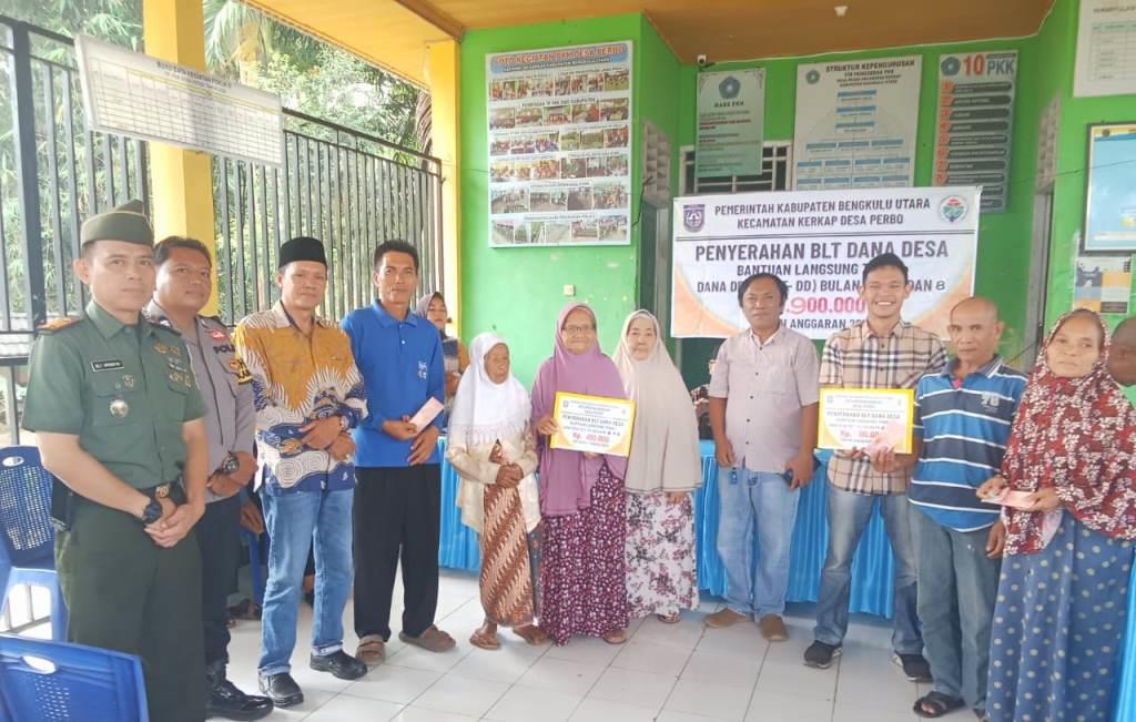 Pemdes Perbo Bagikan BLT DD Sebesar Rp 900 Ribu