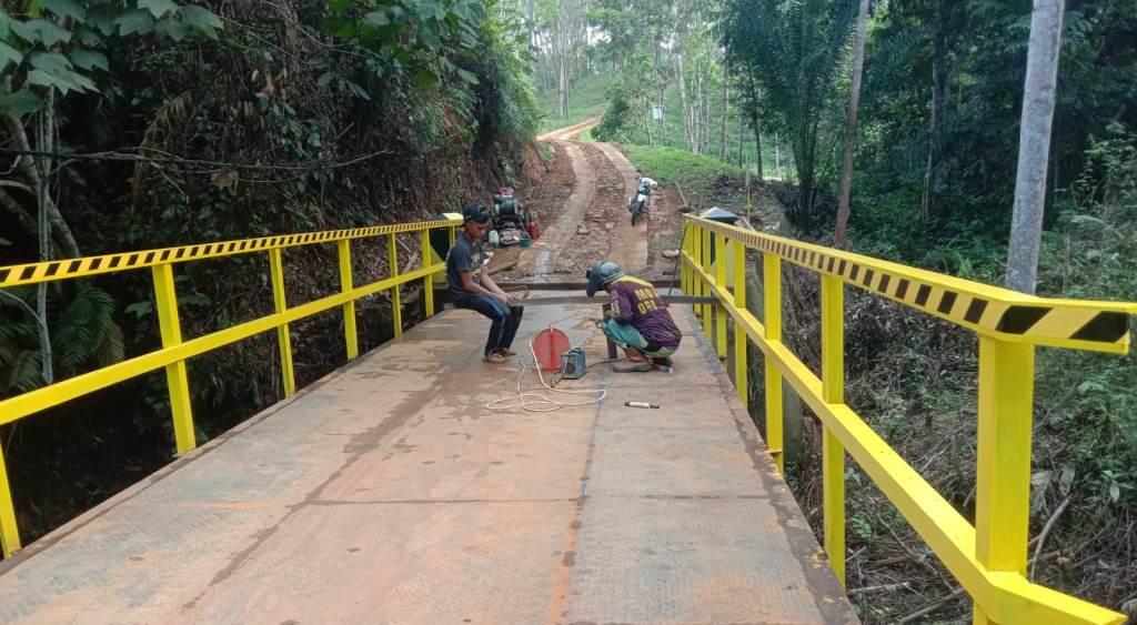 Dorong Pertumbuhan Ekonomi Desa, Pemdes Marga Jaya Bangun Jembatan Penghubung Antar Desa