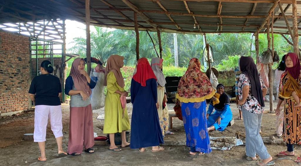 Puluhan Ibu-Ibu Nganggur Usai Pemda Seluma Tutup Pabrik Mini CPO