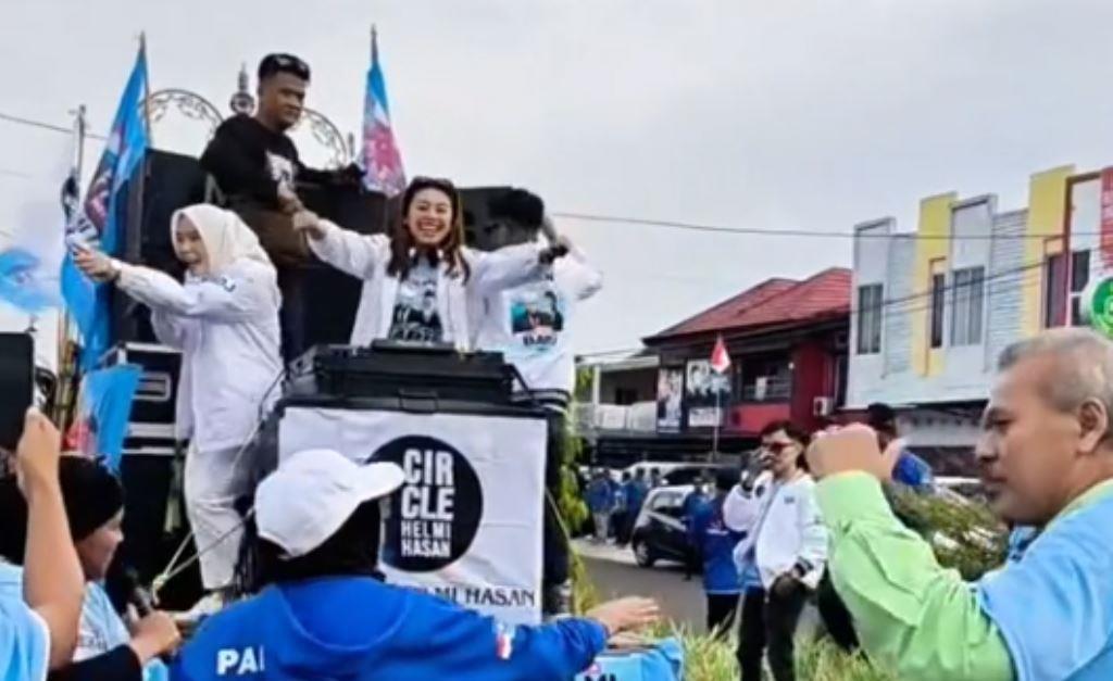 Berangkat dari Masjid, Pendaftaran Helmi-Mian Diiringi Musik DJ