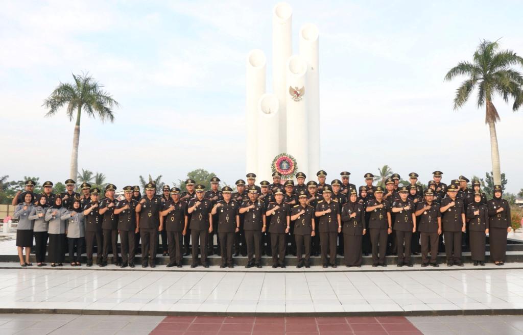 Hari Pengayoman ke-79, Kanwil Kemenkumham Bengkulu Tabur Bunga di TMP Balai Buntar