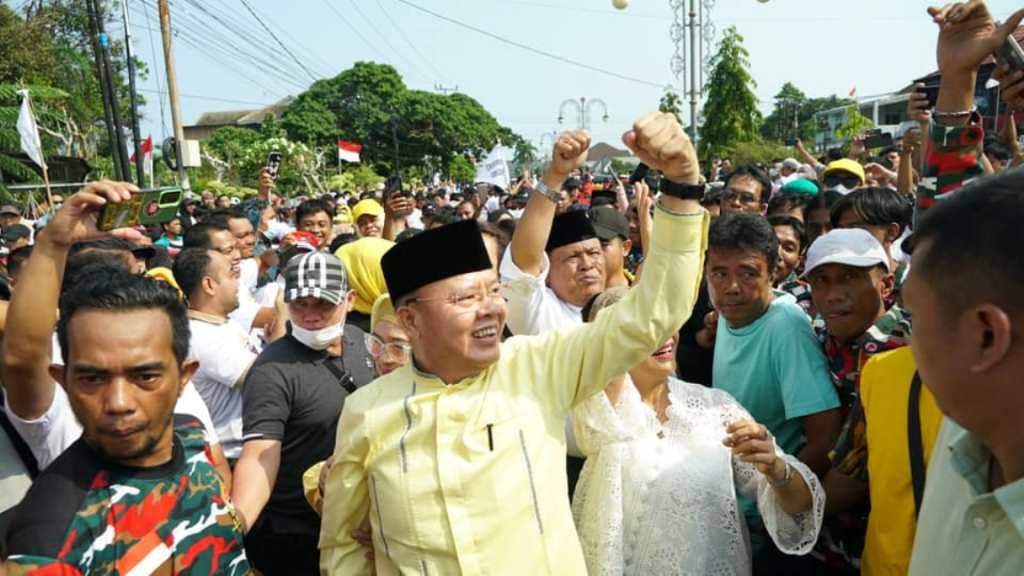 Tumpah Ruah, Ribuan Pendukung Antar Rohidin-Meriani ke KPU