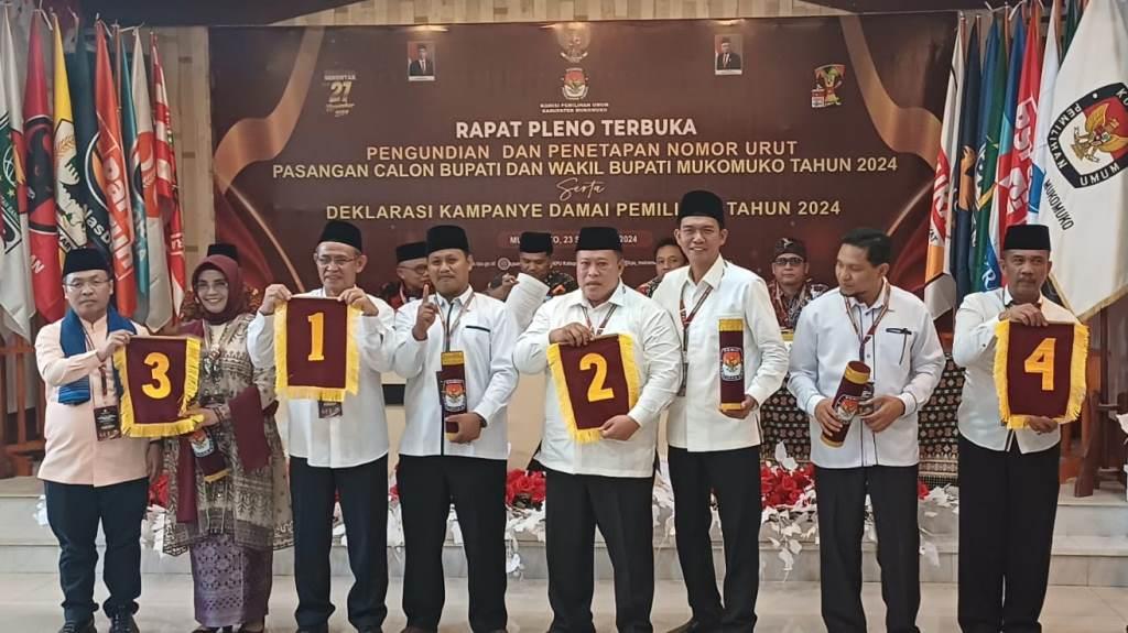 4 Paslon Bupati dan Wabup Mukomuko Terima Nomor Urut
