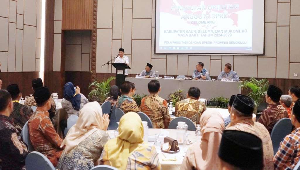 Tutup Orientasi DPRD Gelombang I, Pjs Gubernur Bengkulu Tekankan Integritas dan Profesionalisme