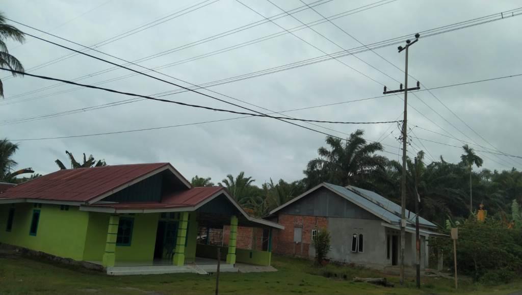 Sudah Telan 2 Korban, Jaringan Listrik PLTU Teluk Sepang Membahayakan Warga