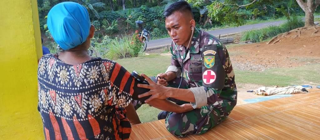 Disela Program TMMD ke-122, Kodim 0425 Beri Layanan Kesehatan Bagi Warga