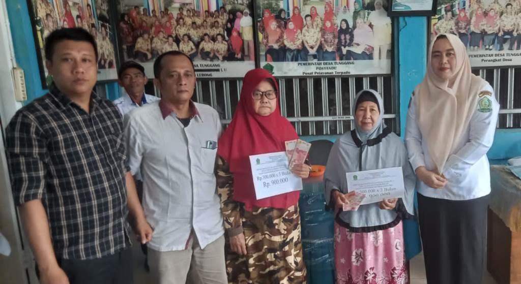 Sukses Bagikan BLT, Pj Kades Tunggang Pastikan Program Bantuan Sosial Tepat Sasaran