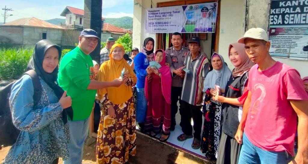 Pemdes Semlako I Bagikan BLT, 52 KPM Terima Rp 1,2 Juta