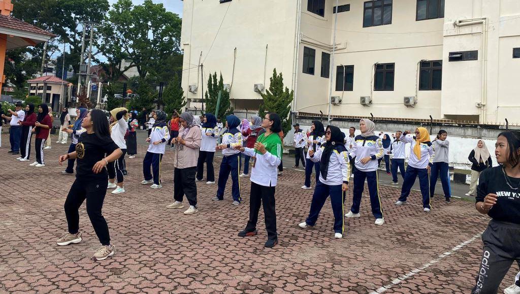 Tingkatkan Kesehatan Jasmani Pegawai, Jajaran Dikbud Ikuti Senam Rutin