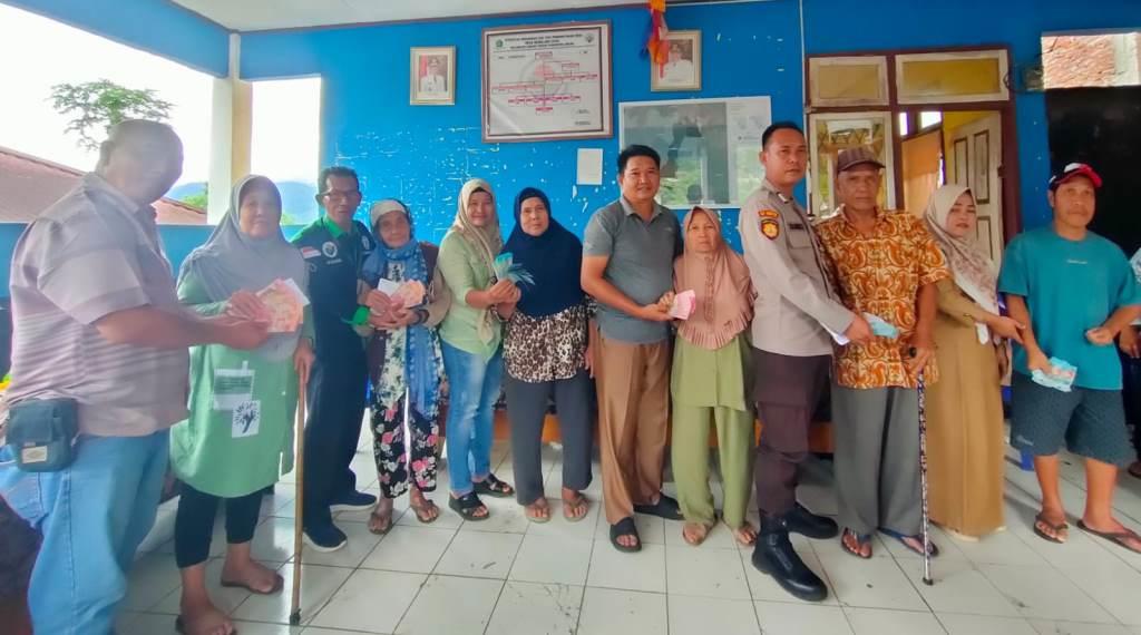 Desa Semelako Atas Salurkan BLT kepada 55 Keluarga Penerima Manfaat