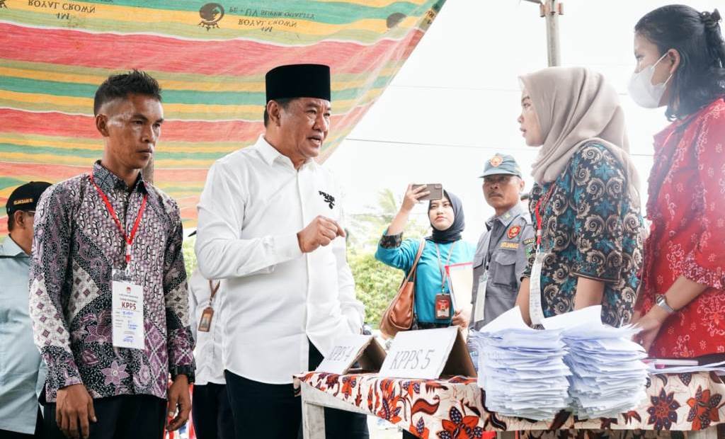 Pastikan Pilkada Aman dan Lancar, Plt Gubernur Bengkulu Tinjau TPS