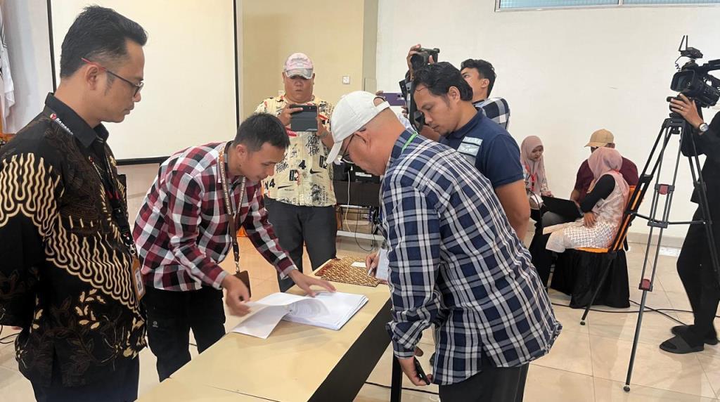 Rapat Pleno KPU Mukomuko Tetapkan Huda-Rahmadi Pemenang Pilkada 2024