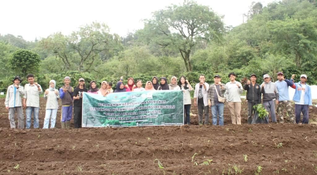 Forest Guardian Bengkulu Tanam Pohon untuk Pemulihan TNKS
