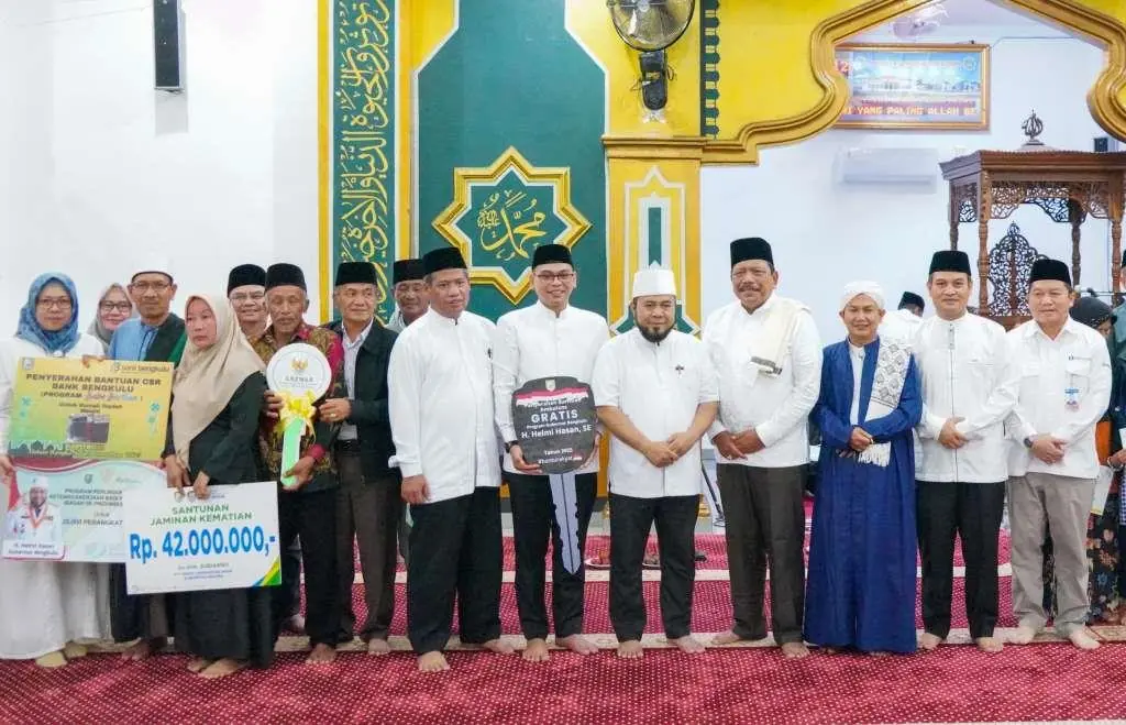 Bank Bengkulu Serahkan CSR Program BaBe Berlian ke Masjid Baitul Falihin Seluma